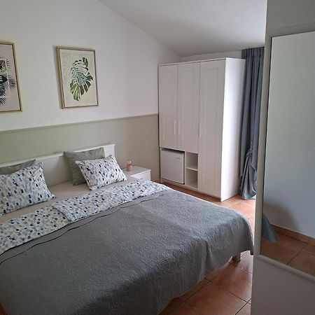 Apartment & Rooms Roza Peroj Eksteriør bilde